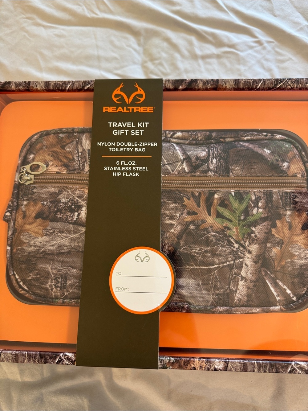 Realtree Camo Travel Gift Set with Nylon Double Zipper Toiletry Bag and Flask - Picture 3 of 7